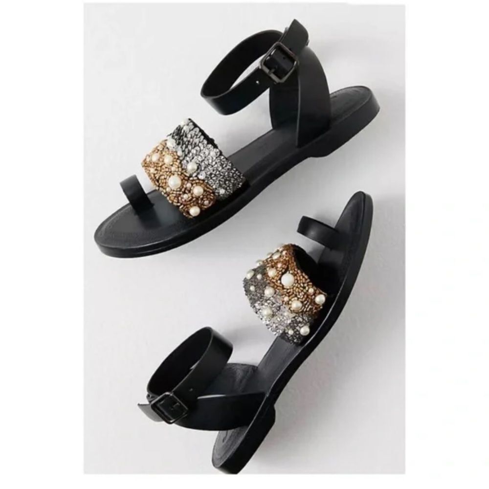 Free People size 39.5 Sun Peaks Embellished Sandals in Black
